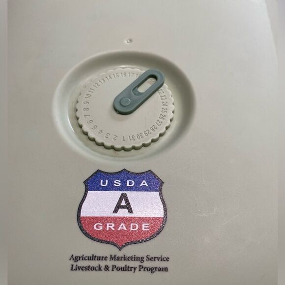 Vintage Egg box storage refrigerator USDA - Picture 4 of 4